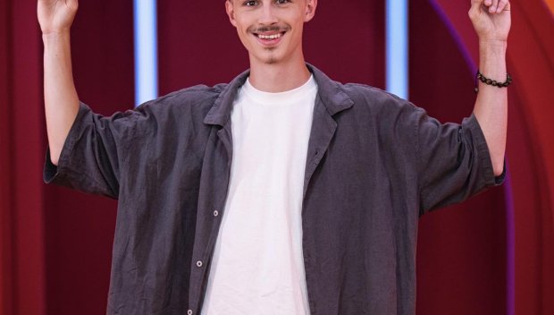 Давид грабна 100 бона в Биг Брадър