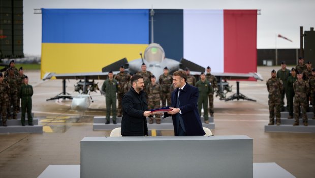 Зеленски в Париж: Украйна купува 100 френски изтребителя Рафал (ВИДЕО)