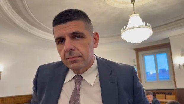 МРЕЖАТА ГЪРМИ: Знаехме, че тулупът Мирчев е глупавичък, но в очите на неговия си електорат вече изглежда и като простак