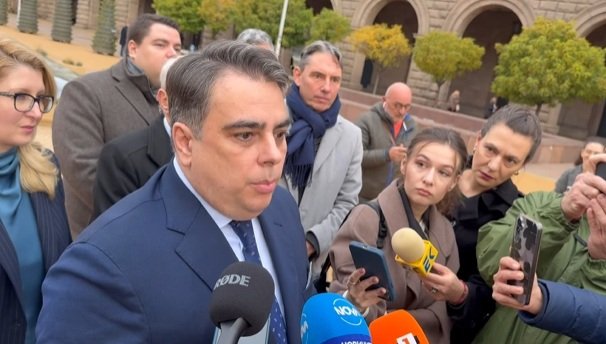 ТЕЖКА ИЗЛАГАЦИЯ! Кокорчо не знае кога започва протестът за Благо Коцев, кара удобните медии да го записват два пъти (ВИДЕО)