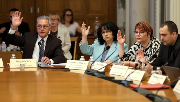 Разглеждат на второ четене бюджетите на НЗОК и ДОО