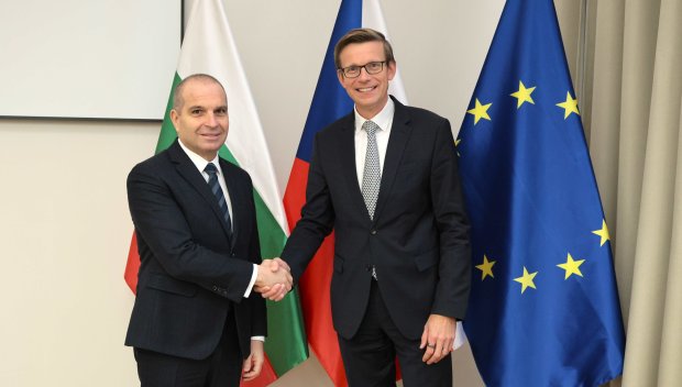 Вицепремиерът Караджов: България може да използва опита на Чехия в либерализацията на железопътния транспорт 