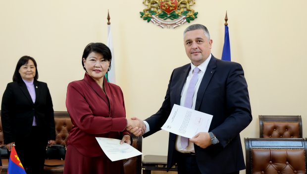 България и Монголия подписаха спогодби за автомобилни и въздушни превози