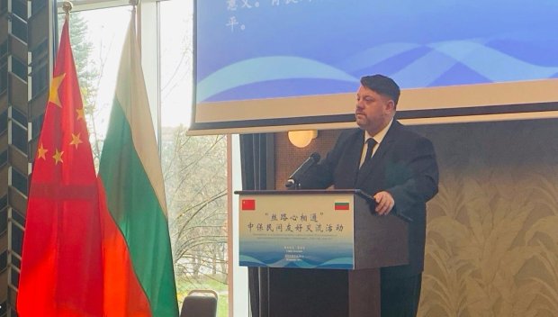 Вицепремиерът Атанас Зафиров и зам.-председателят на Постоянния комитет на Общокитайското събрание на народите Сяо Дзие присъстваха на подписването на споразумения за сътрудничество между организации в България и Китай (СНИМКИ)