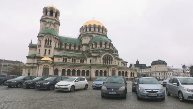 Премахват депутатския паркинг до Св. Александър Невски