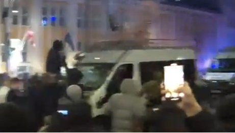 СЛЕД БЕЗРЕДИЦИТЕ В СОФИЯ: Щети по трамваи, инфраструктура и много контейнери