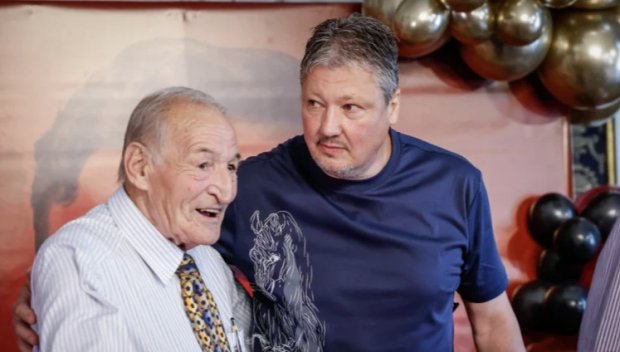 Любо Пенев се бори със злокачествен рак на един от бъбреците! Ел Голеадор отслабнал с 20 кг, лекарите не дават прогнози