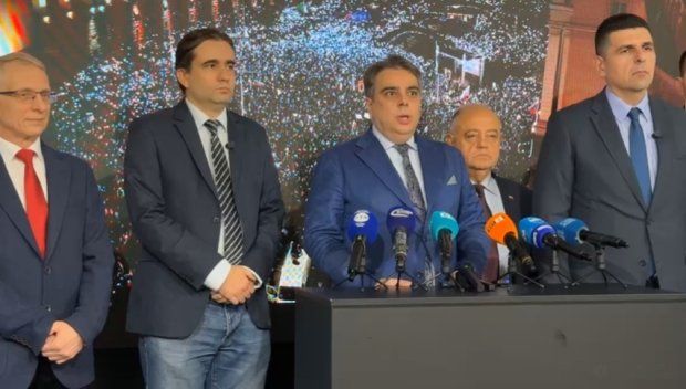 ПАДЕНИЕ! Лидерите на ППДБ замазват скандала с безредиците - плащат властта с вот на недоверие! Ген. Атанасов: На Радев му е тясно президентството - да реши какво ще прави