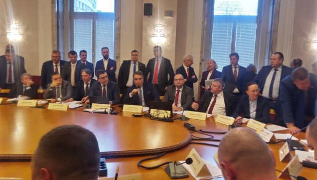 ГОРЕЩО В ПИК TV! Цирковете на Кокорчо в бюджетна комисия заради провален пърформанс на ППДБ: Народното събрание е заложник на двама психично болни (НА ЖИВО)