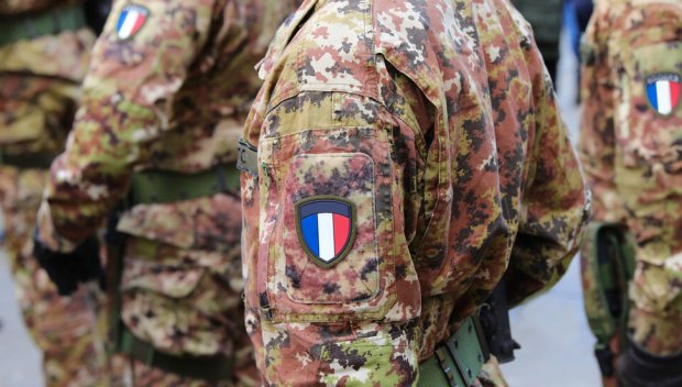 Макрон обяви въвеждането на доброволна военна служба