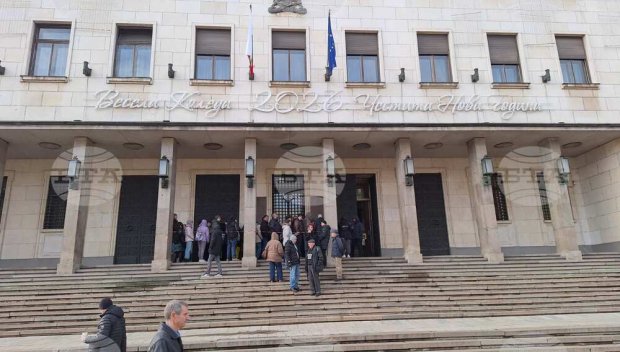 Касите на БНБ ще работят с извънредно работно време