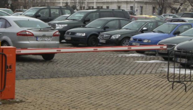 Рая Назарян се отказва от паркинга на площад „Св. Александър Невски“