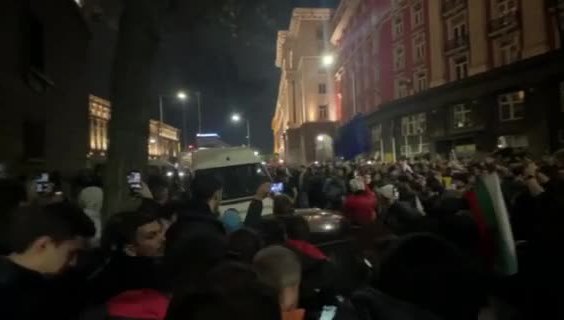 ГОРЧИВИ ДУМИ: Да живей уличната република