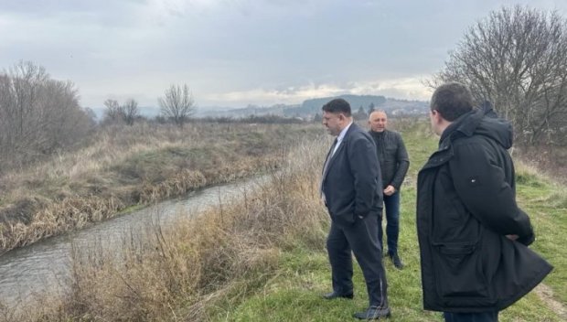 Атанас Зафиров инспектира критични непочистени участъци по река Струма