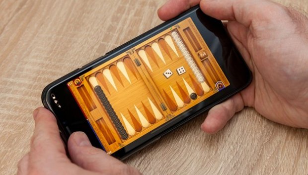 Табла: разликата между играта на живо и онлайн