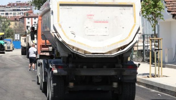 Запълнена е дупката, повредила гумите на над 20 автомобила за последното денонощие по пътя Враца - Монтана