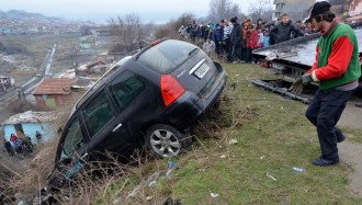Среднощна полицейска гонка свърши в дере в Максуда“