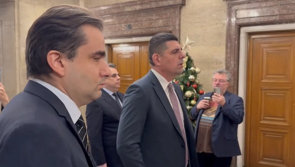 МАХЛЕНСКО ПОВЕДЕНИЕ НА ИВО МИРЧЕВ: Когато някой вбесен блъска по вратата на друг с просташки псувни е знак на безсилие, особено когато иде реч на политик