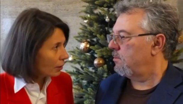 ИЗПЕРКАХА ТОТАЛНО! Козилата и Манол възпяха Пеевски (ВИДЕО)