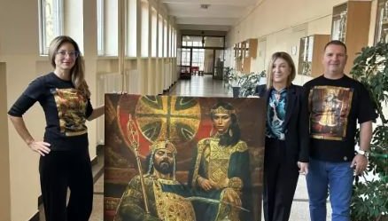 10 софийски училища получиха като дарение картини на владетели от Първото българско царство