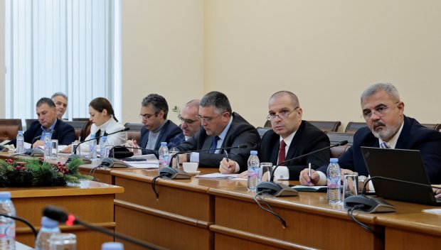 Вицепремиерът Караджов: Законът за обществения транспорт ще бъде доразвит с приноса на общини, превозвачи и потребителски организации