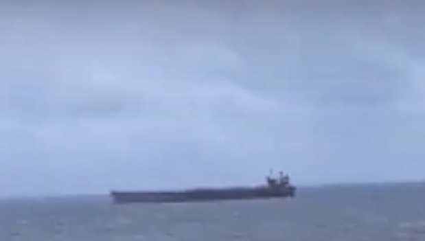 Танкерът “Кайрос“ пети ден блокиран край Ахтопол