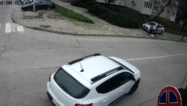 Заснеха шофьор да се движи по тротоар в Хасково (ВИДЕО)