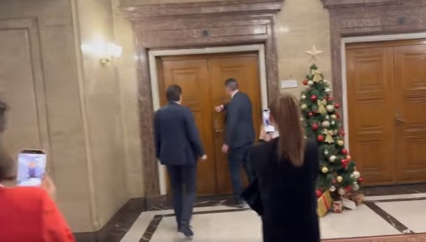 Децата на БКП и ДС пак наднигнаха глас - кръвта вода не става