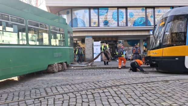 Трамвай дерайлира в София (СНИМКА)