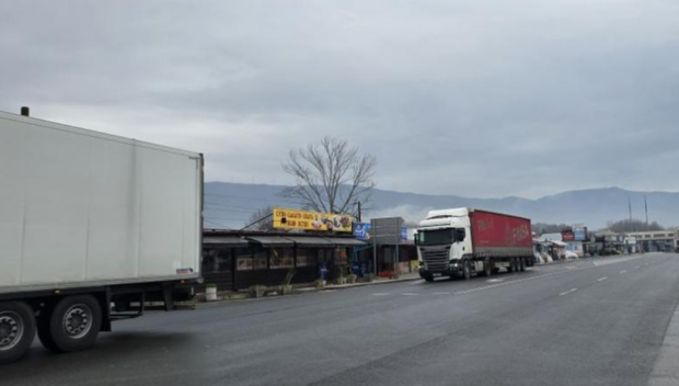 Преустановено е движението на камиони през „Кулата-Промахон“