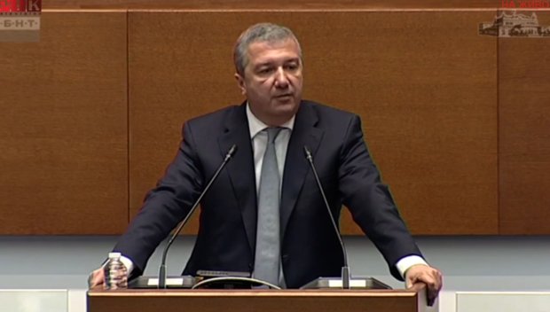 Драго Стойнев попиля Кокорчо: С този модел, срещу който говориш, променихте Конституцията. Сипахте си шампанско, уискита, радвахте се