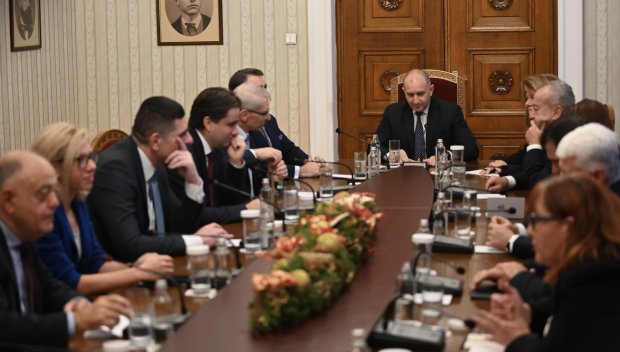 ПУБЛИКУВАХА СНИМКА на ТРИМА БЪЛГАРИ, обрали по няколко милиарда от далавери