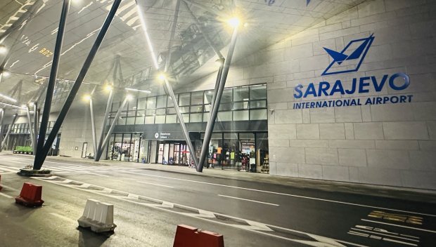 Бомбена заплаха на летището в Сараево, евакуираха служители и пътници