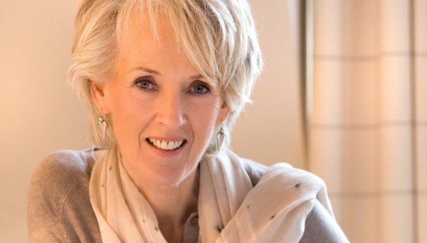 Почина британска писателка, автор на семейни саги