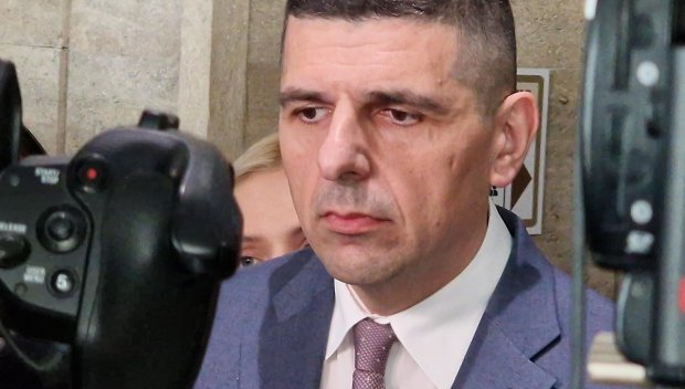 СИНИ ПАРТИЗАНИ! Култови въпроси към побойника Мирчев: Сам ли ще се бие с Пеевски и Борисов, или поотделно, и с кибер-оръжия и троянски коне ли ще е мелето