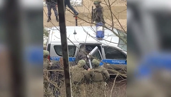 АД КРАЙ МОСКВА: 15-годишен нападна с нож съученици в училище, едно дете загина (СНИМКИ/ВИДЕО)