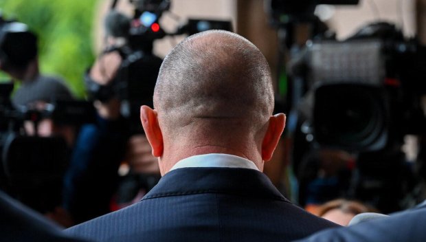 СМУТ НА Д2: Военно-полицейският екипаж на Радев е в тотален стрес. Не е лошо за Нова година чичко Румен да си отпочине в някоя резиденция на Ердоган - като царска особа. Плащаме ние, българите