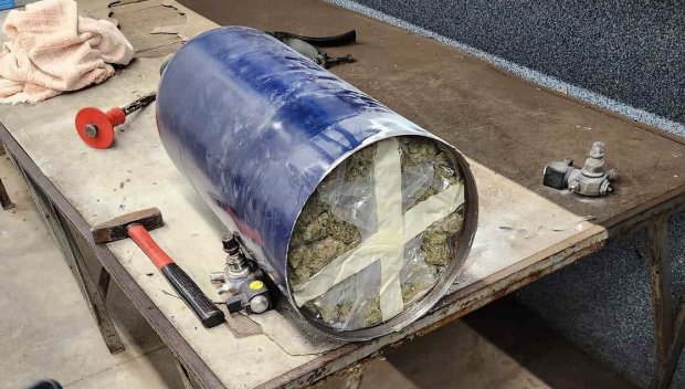 Над 70 кг марихуана в газови бутилки откриха митничарите на Малко Търново (СНИМКИ)