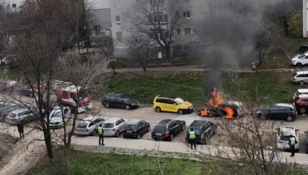Кола пламна в столичния кварла Младост 2 (СНИМКИ)