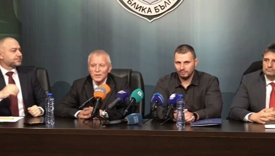 Арестуваните полицаи от 5-о районно в София пласирали дрога