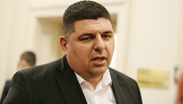 ПОЗОР! Иво Мирчев прецакал бъдещ шампион и математик за да набута децата си незаконно в детската градина