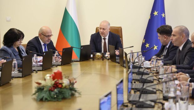 ОТ ПОСЛЕДНИТЕ МИНУТИ! Оставката на кабинета вече е депозирана