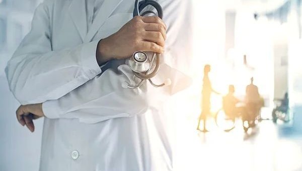 Има ли двоен стандарт на ЕК спрямо България за обществените поръчки на частните болници?