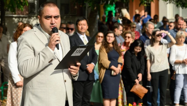 72 часа арест за перверзния директор, монтирал скрити камери в тоалетната на столично училище