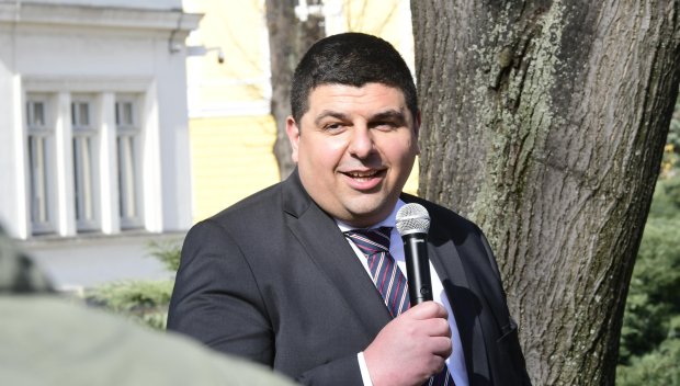 ГЕРБ прати Мирчев на куково лято