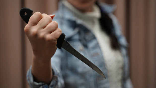 ШОК: 13-годишно момиче извади нож срещу друго дете в Самоков