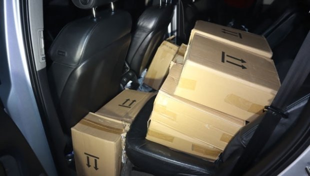 Ченгета хванаха младеж с кола, натъпкана с флакони с райски газ