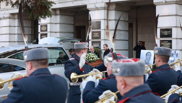 България се сбогува с легендарния шампион Боян Радев (СНИМКИ)