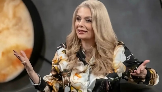 САМО В ПИК И РЕТРО: Венета Райкова закъса за пари, моли се на телевизиите