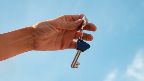 Повдигнаха обвинение на жена за опит за имотна измама